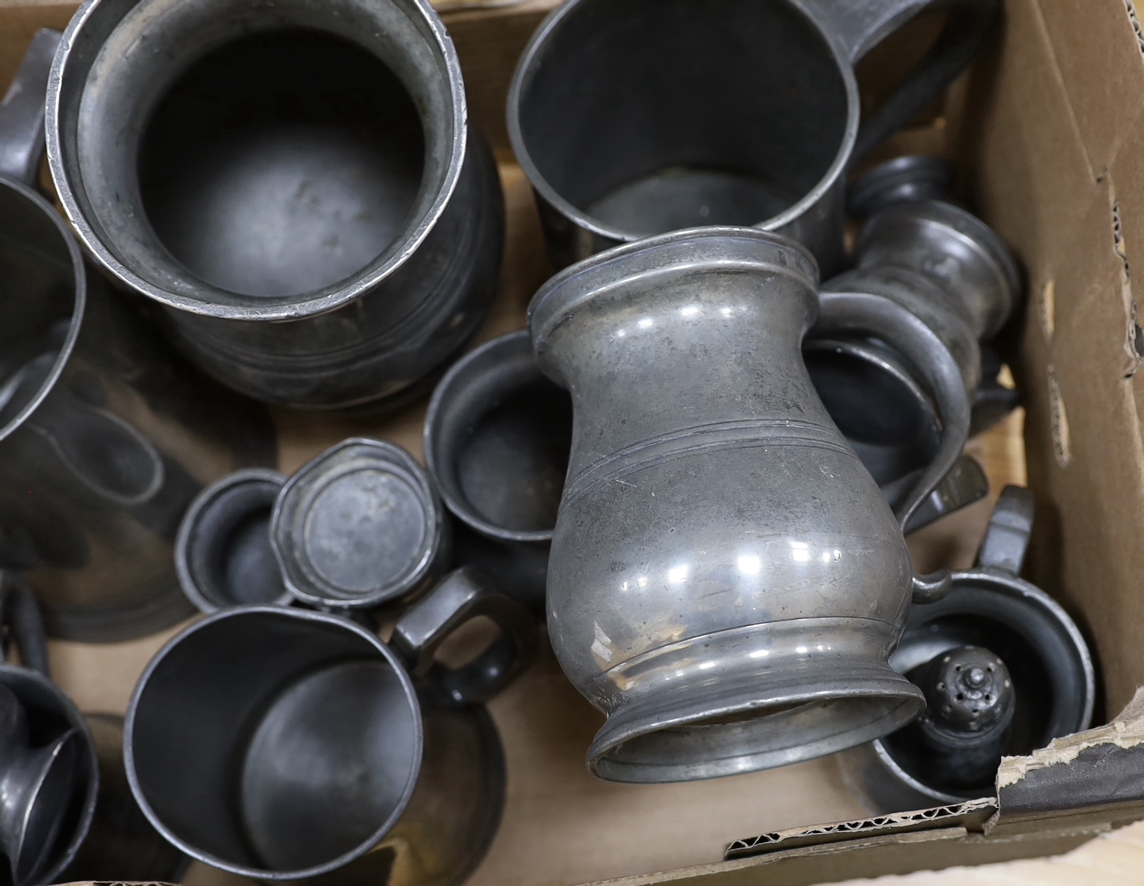 A collection of pewter mugs, largest 16cm high